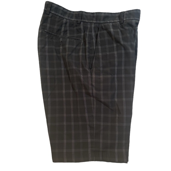 Like New Walter Hagen Golf Dark Plaid Men's Shorts 34 - Picture 2 of 5